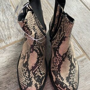 Universal Thread Black and Tan Snakeskin Ankle Booties Target new 8